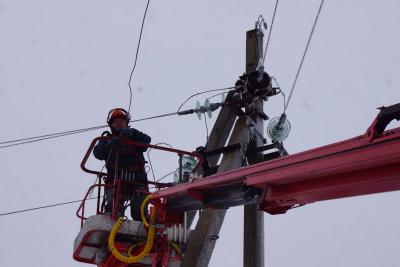 Бригады «Россети Центр» и «Россети Центр и Приволжье» оперативно восстанавливают электроснабжение, нарушенное ледяным дождём